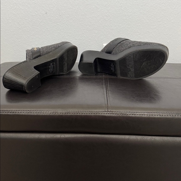 Dr. Scholl's Black & Gray Memory Foam Clogs. - Picture 3 of 7